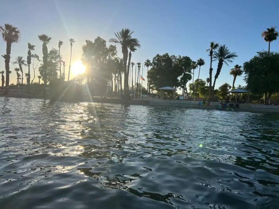 Pool King Lake Suite-Walk To Dt & Lake! 레이크 하바슈 시티 외부 사진